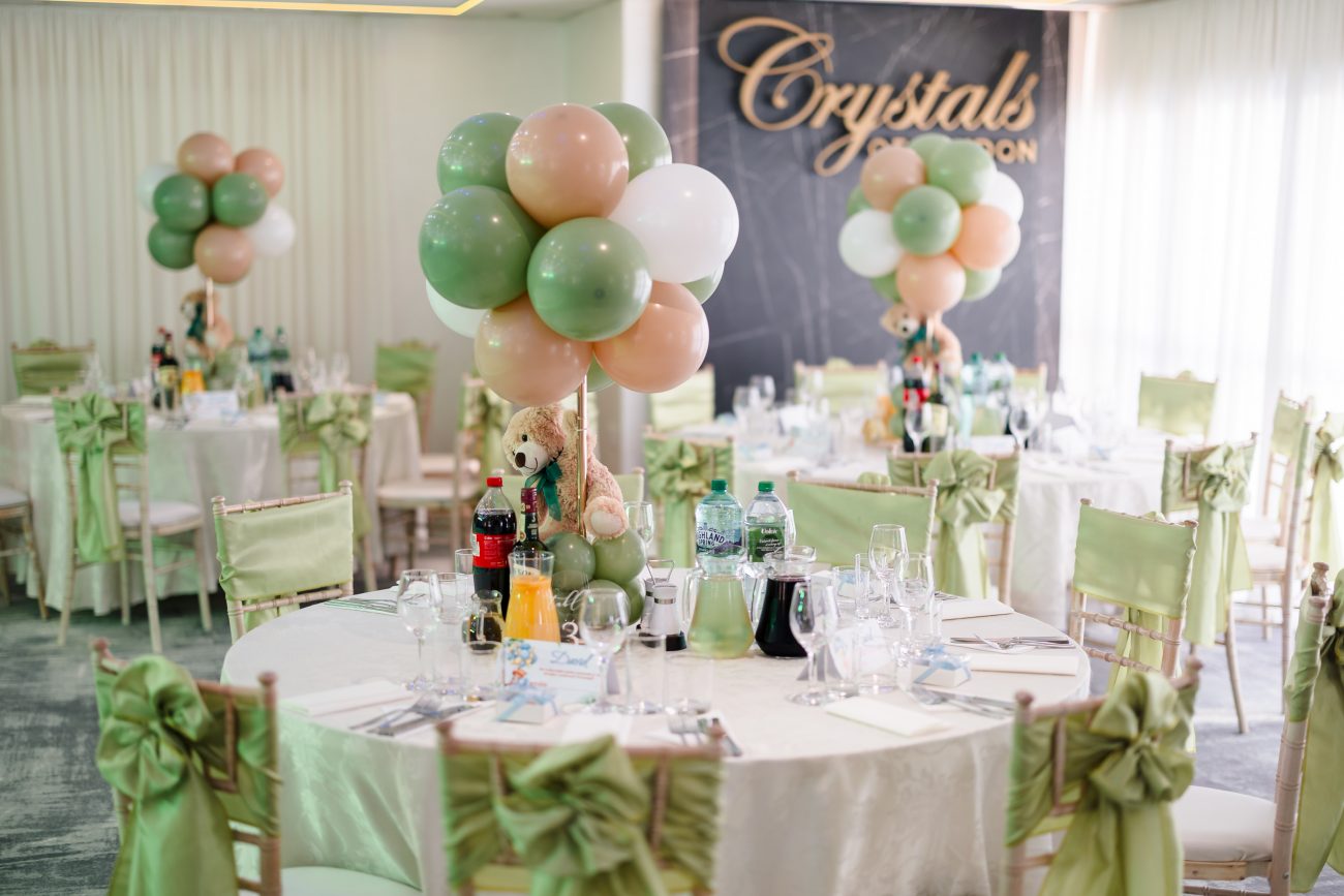 Why More Romanians in London Choose Friday or Sunday Weddings